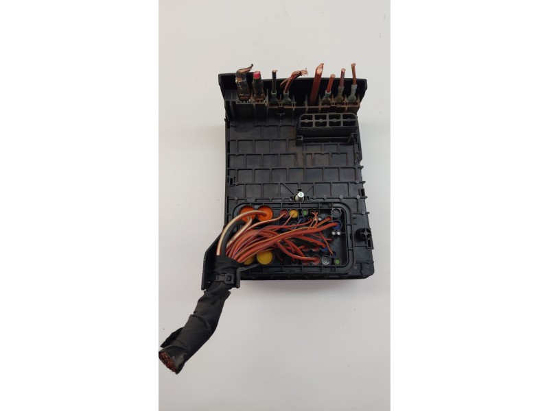 Recambio de caja reles / fusibles para volkswagen passat berlina (3c2) highline referencia OEM IAM 1K0937132F  
							