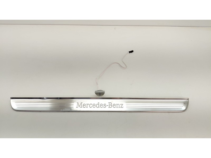 Recambio de moldura para mercedes-benz clase e descapotable (a238) e 200 (238.442) referencia OEM IAM A2056802806  
							