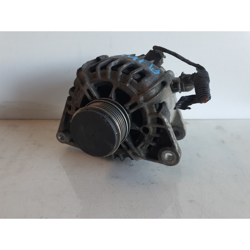 Recambio de alternador para hyundai i30 1.6 crdi cat referencia OEM IAM 373002A600  