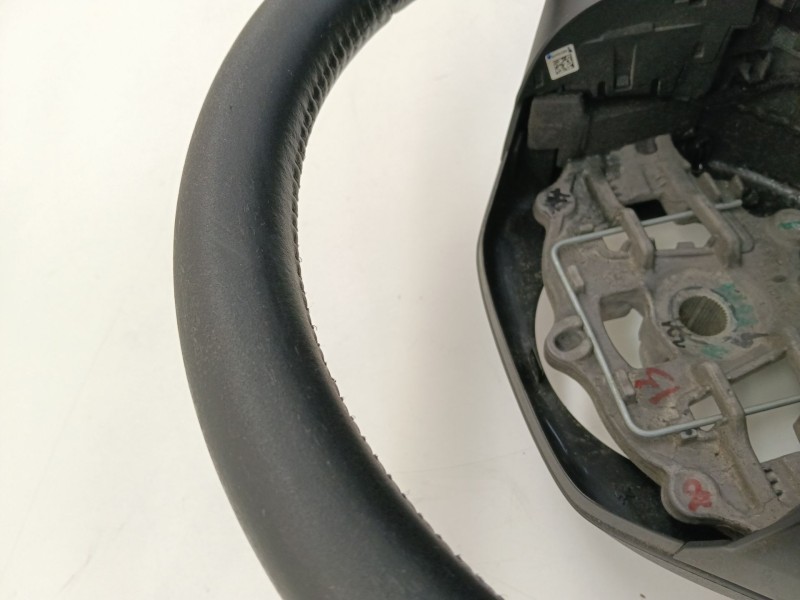 Recambio de volante sin airbag para peugeot 208 active referencia OEM IAM 98084115ZD  