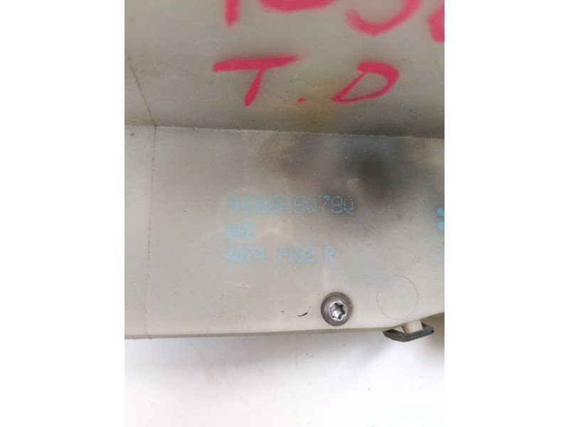 Recambio de cerradura puerta trasera derecha para peugeot 208 active referencia OEM IAM   
							