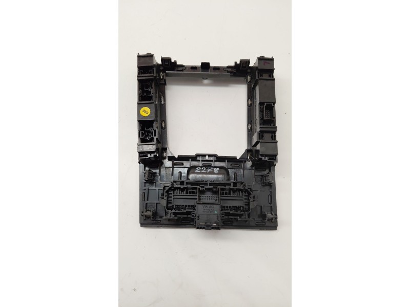 Recambio de consola central para skoda superb iii (3v3) 2.0 tdi referencia OEM IAM 3V1863212  
							