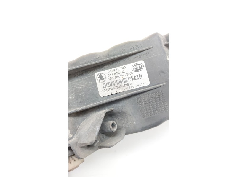 Recambio de faro antiniebla derecho para skoda superb iii (3v3) 2.0 tdi referencia OEM IAM 3V0941700  
							