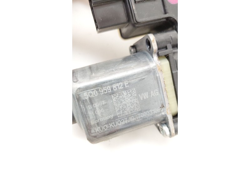 Recambio de motor elevalunas trasero derecho para skoda superb iii (3v3) 2.0 tdi referencia OEM IAM 5Q0959812E  