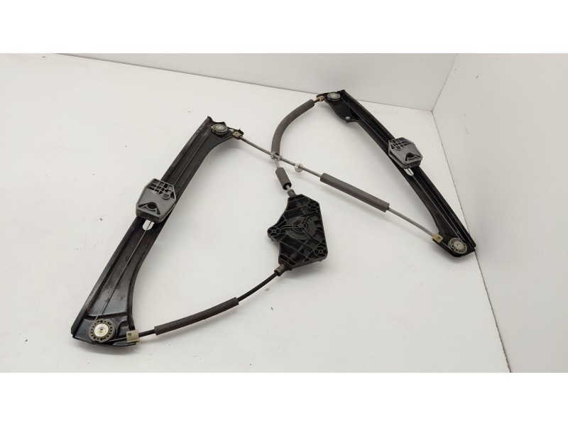 Recambio de elevalunas delantero izquierdo para skoda superb iii (3v3) 2.0 tdi referencia OEM IAM   