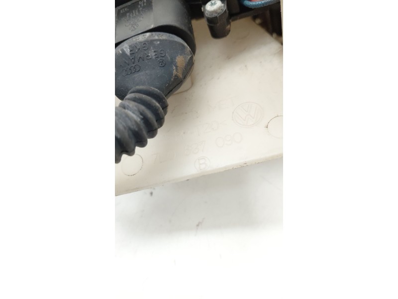 Recambio de cerradura puerta delantera derecha para volkswagen touareg (7l6) 3.0 v6 tdi dpf referencia OEM IAM 7L0837090  
							