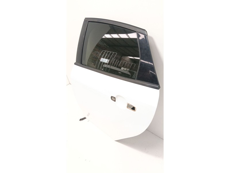 Recambio de puerta trasera izquierda para ford focus iii sedán 1.0 ecoboost referencia OEM IAM   