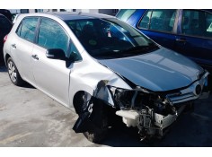 toyota auris (_e15_) del año 2010