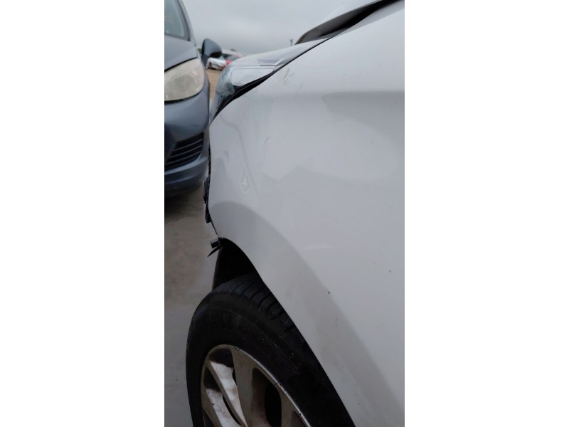 Recambio de aleta delantera izquierda para kia carens iv 1.7 crdi referencia OEM IAM   