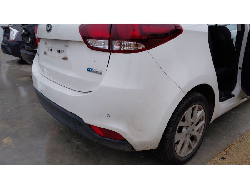 Recambio de paragolpes trasero para kia carens iv 1.7 crdi referencia OEM IAM   