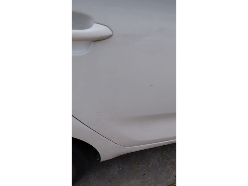 Recambio de puerta trasera derecha para kia carens iv 1.7 crdi referencia OEM IAM   
							