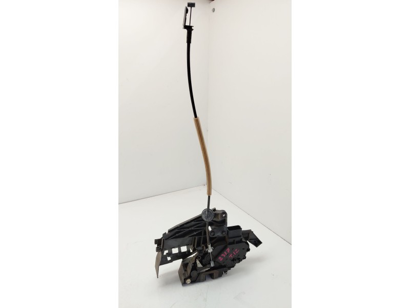 Recambio de cerradura puerta trasera izquierda para ford kuga i 2.0 tdci referencia OEM IAM 8V4AS26413  
							