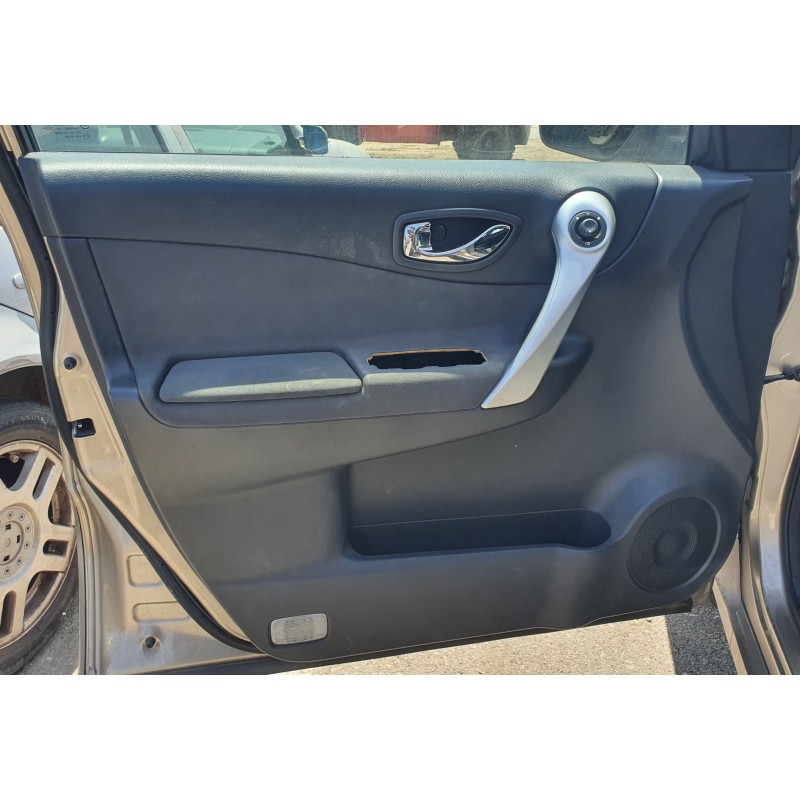 Recambio de guarnecido puerta delantera izquierda para renault koleos 2.0 dci diesel fap referencia OEM IAM   