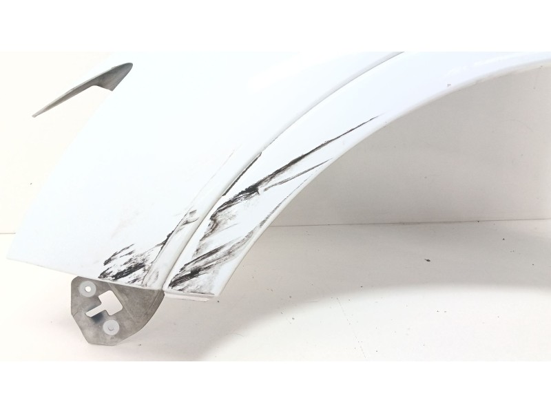 Recambio de aleta delantera izquierda para ford kuga i 2.0 tdci referencia OEM IAM   
							