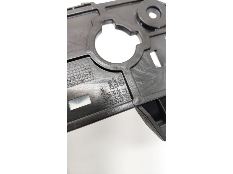 Recambio de maneta interior delantera derecha para kia carens iv 1.7 crdi referencia OEM IAM 82623RP000  
							