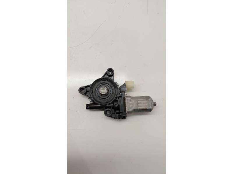 Recambio de motor elevalunas delantero derecho para kia carens iv 1.7 crdi referencia OEM IAM 82460A4000  