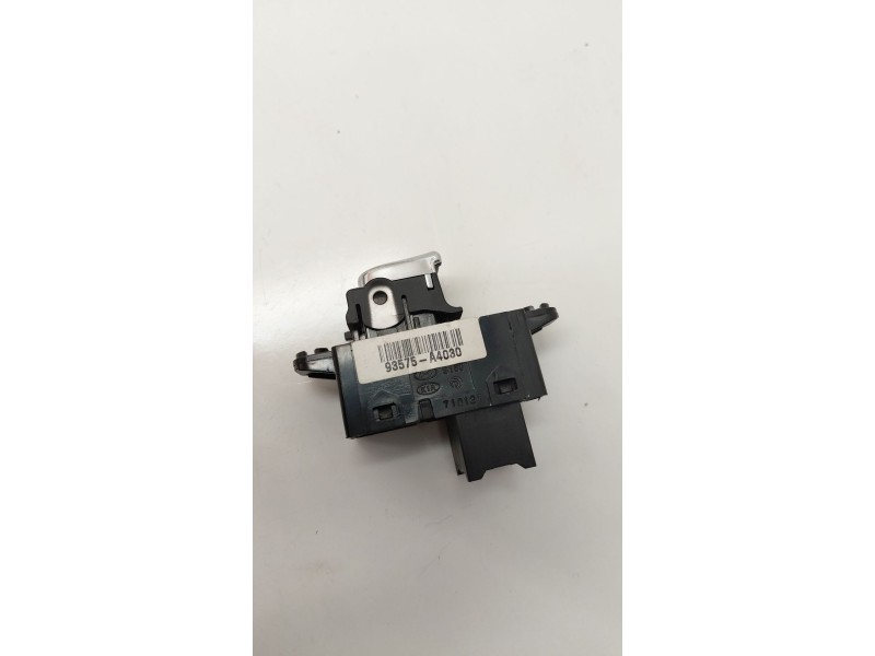 Recambio de mando elevalunas delantero derecho para kia carens iv 1.7 crdi referencia OEM IAM 93575A4030  