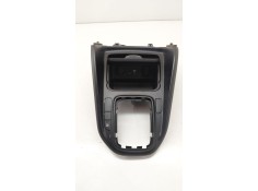 Recambio de consola central para kia carens iv 1.7 crdi referencia OEM IAM 84633A4000  