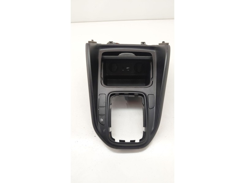 Recambio de consola central para kia carens iv 1.7 crdi referencia OEM IAM 84633A4000  