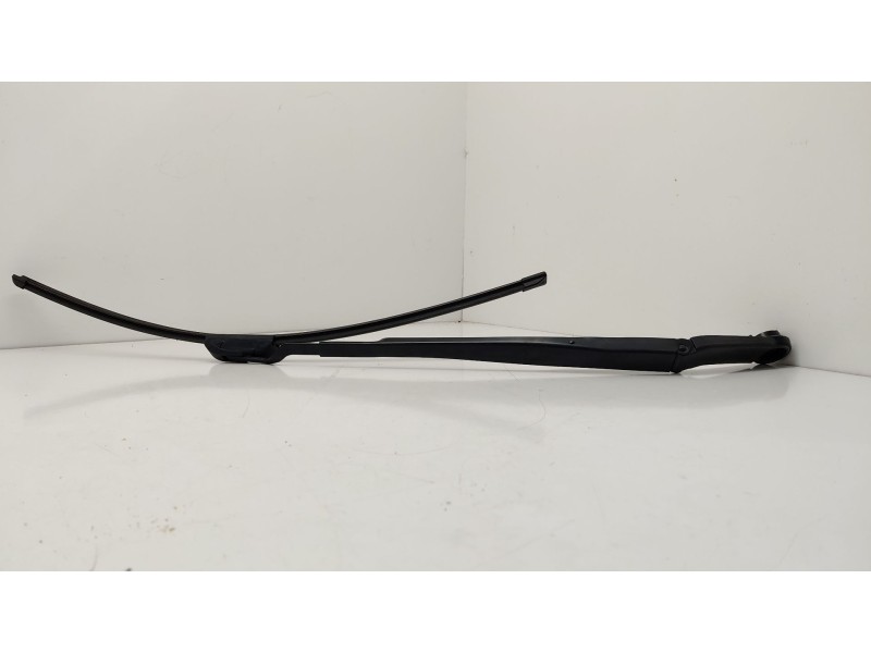 Recambio de brazo limpia delantero izquierdo para kia carens iv 1.7 crdi referencia OEM IAM   