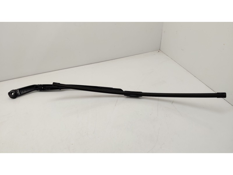 Recambio de brazo limpia delantero izquierdo para kia carens iv 1.7 crdi referencia OEM IAM   