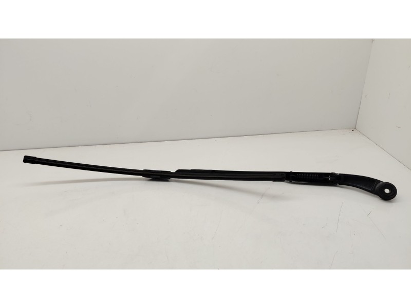 Recambio de brazo limpia delantero derecho para kia carens iv 1.7 crdi referencia OEM IAM   
							