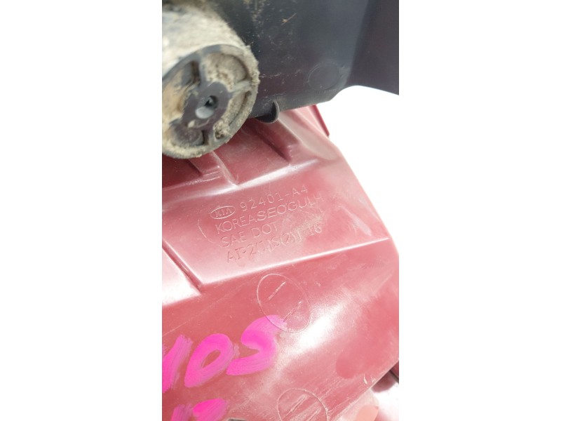 Recambio de piloto trasero izquierdo para kia carens iv 1.7 crdi referencia OEM IAM 92401A4  