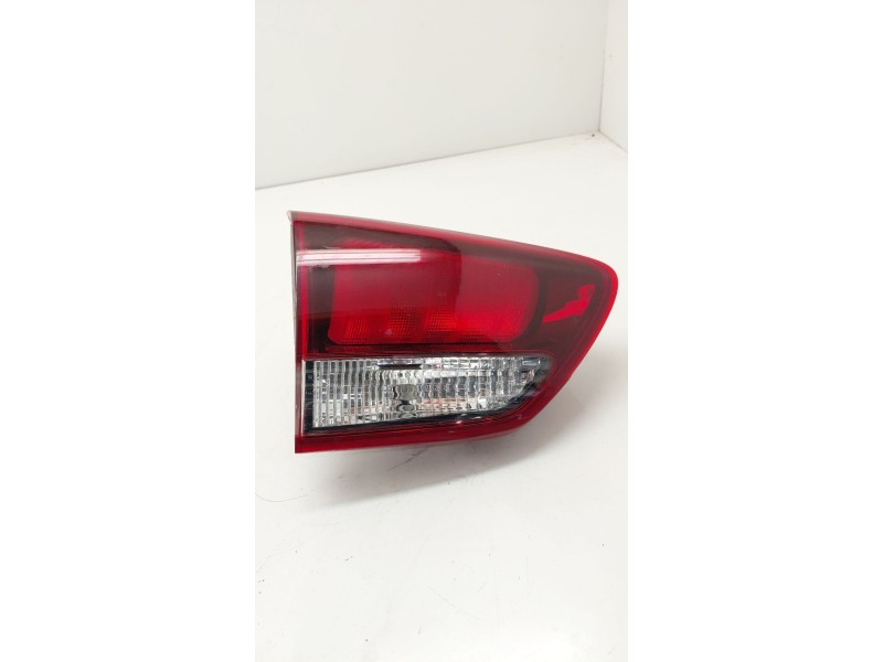 Recambio de piloto trasero izquierdo interior para kia carens iv 1.7 crdi referencia OEM IAM 92403A4  