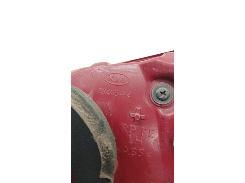 Recambio de piloto trasero izquierdo interior para kia carens iv 1.7 crdi referencia OEM IAM 92403A4  