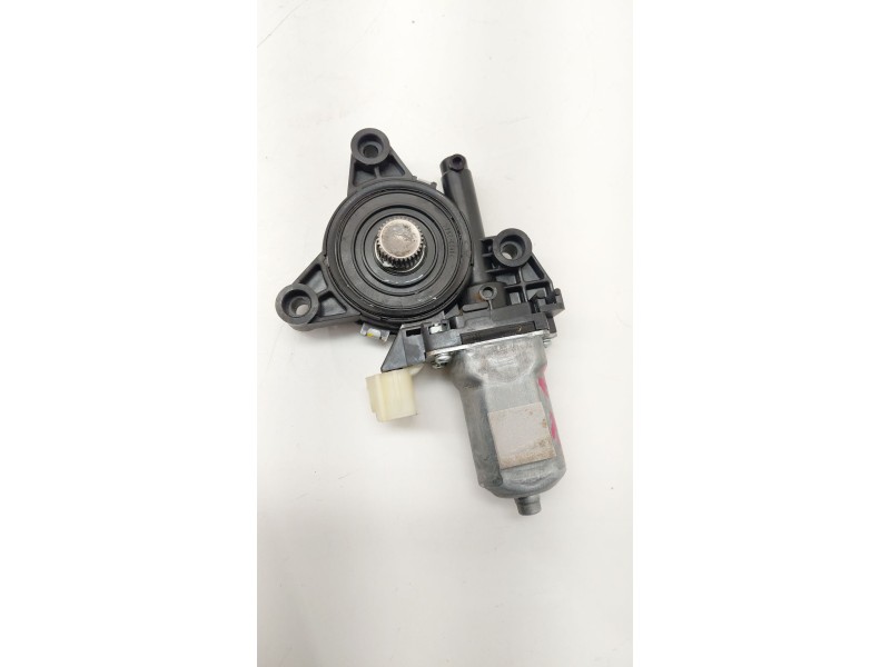 Recambio de motor elevalunas trasero derecho para kia carens iv 1.7 crdi referencia OEM IAM 83460A4000  