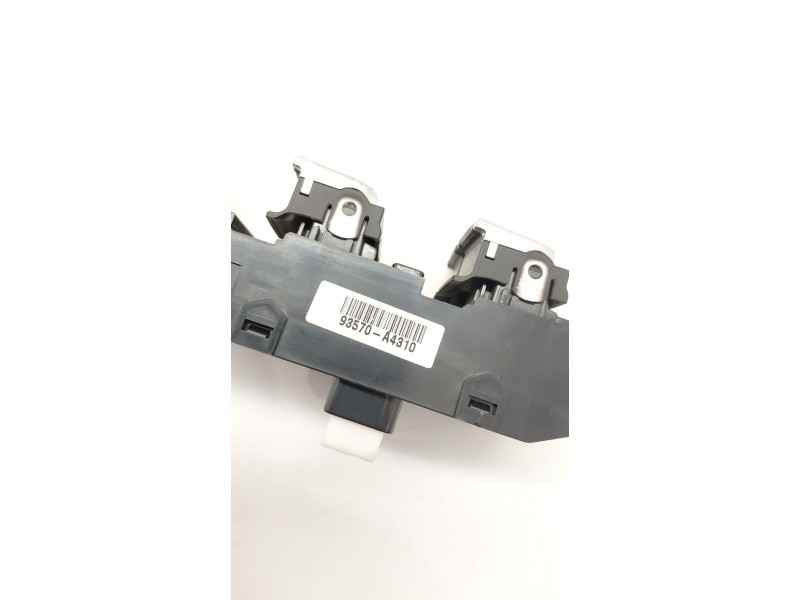 Recambio de mando elevalunas delantero izquierdo para kia carens iv 1.7 crdi referencia OEM IAM 93570A4310  
							