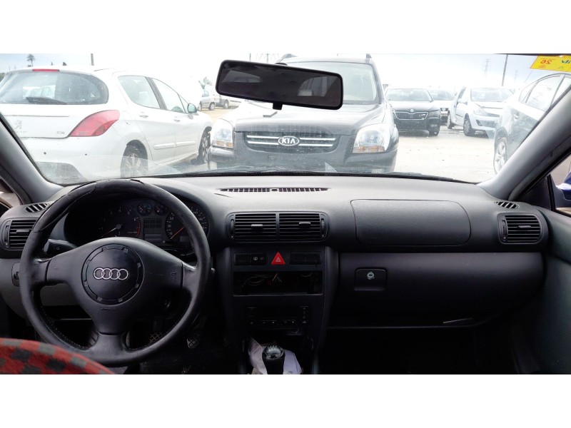 audi a3 (8l1) del año 1999
							