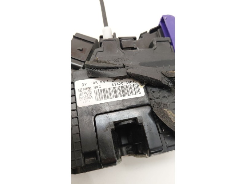 Recambio de cerradura puerta trasera derecha para kia carens iv 1.7 crdi referencia OEM IAM 81420A4030  