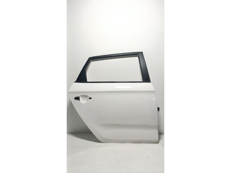 Recambio de puerta trasera derecha para kia carens iv 1.7 crdi referencia OEM IAM   