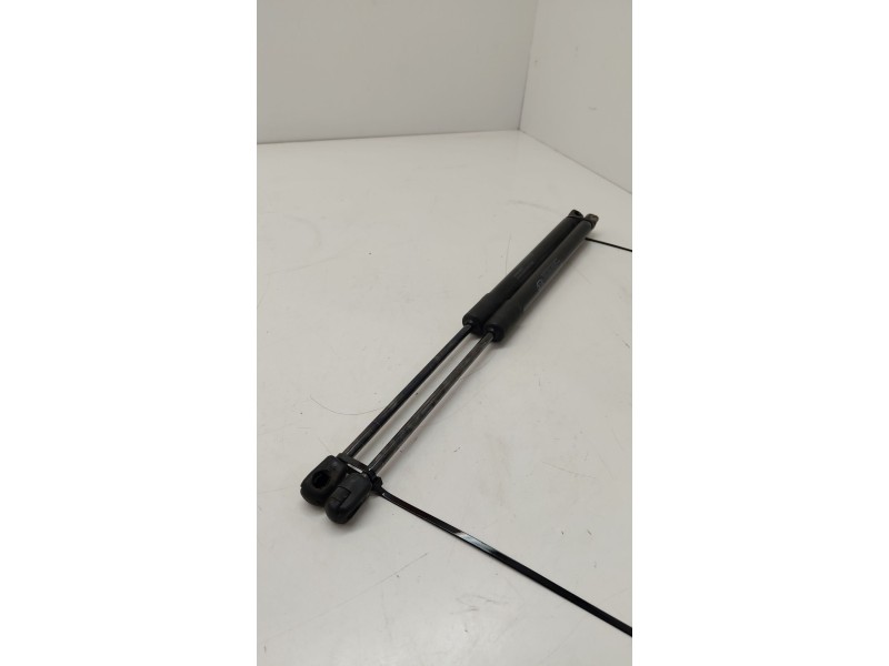 Recambio de amortiguadores maletero / porton para kia carens iv 1.7 crdi referencia OEM IAM 81780A4001  