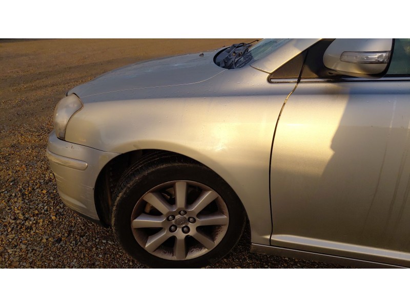 Recambio de aleta delantera izquierda para toyota avensis (_t25_) 2.0 d-4d (adt250_) referencia OEM IAM   