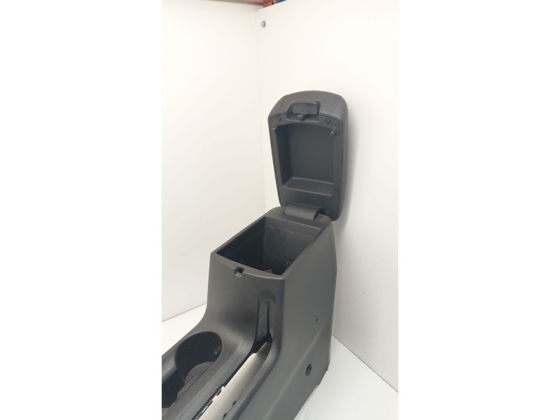 Recambio de apoyabrazos central para kia carens iv 1.7 crdi referencia OEM IAM   
							