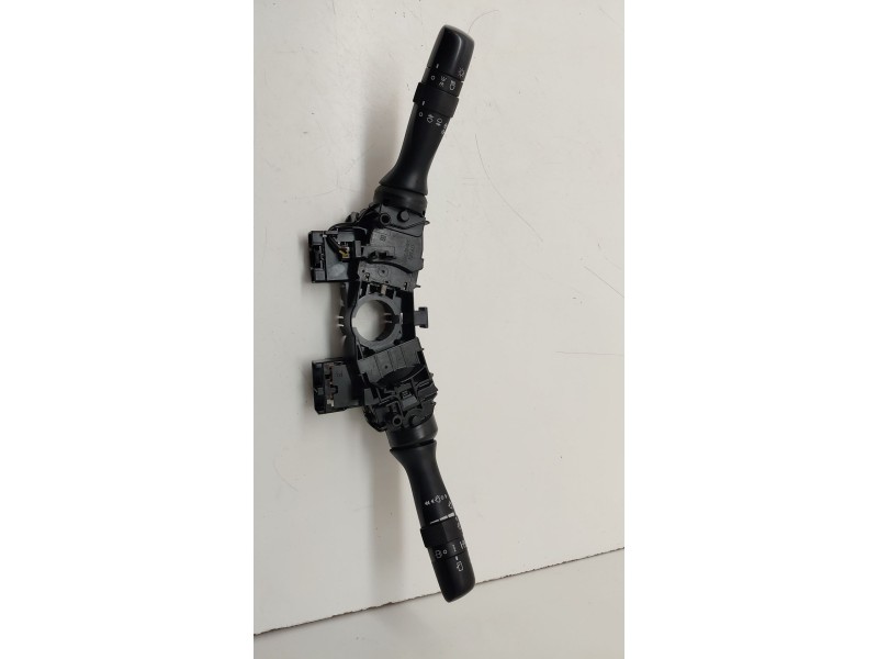 Recambio de mando multifuncion para toyota auris 2.0 d-4d 126 cv referencia OEM IAM 17F001  