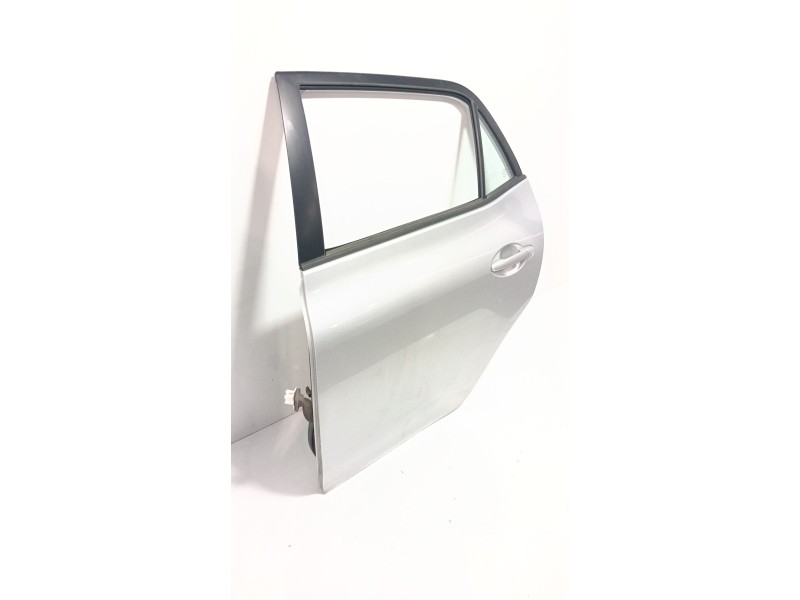 Recambio de puerta trasera izquierda para toyota auris 2.0 d-4d 126 cv referencia OEM IAM   