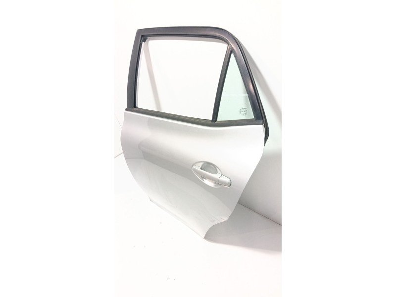 Recambio de puerta trasera izquierda para toyota auris 2.0 d-4d 126 cv referencia OEM IAM   