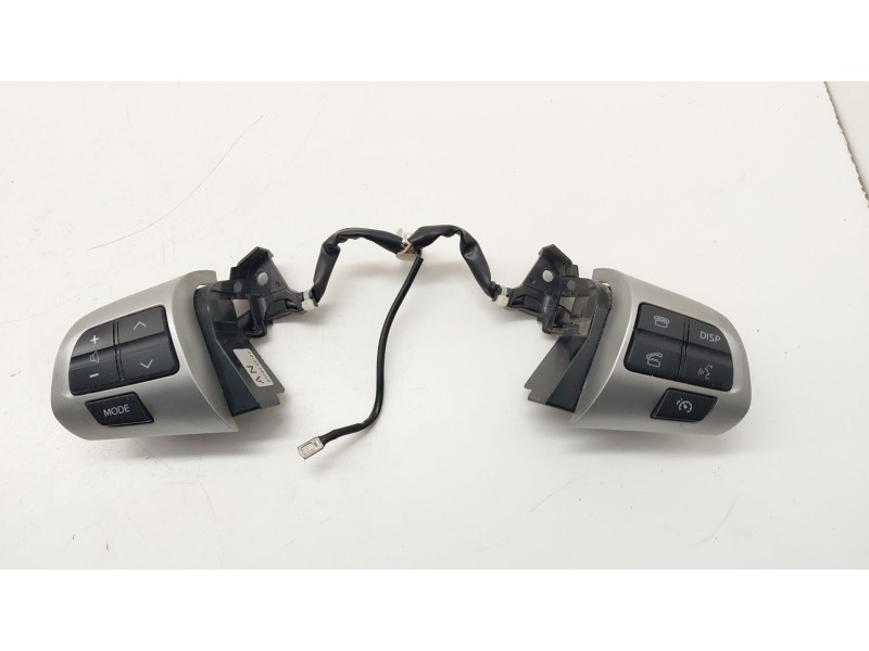 Recambio de mando volante para toyota auris 2.0 d-4d 126 cv referencia OEM IAM 8425002160  