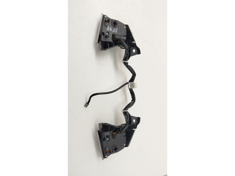 Recambio de mando volante para toyota auris 2.0 d-4d 126 cv referencia OEM IAM 8425002160  