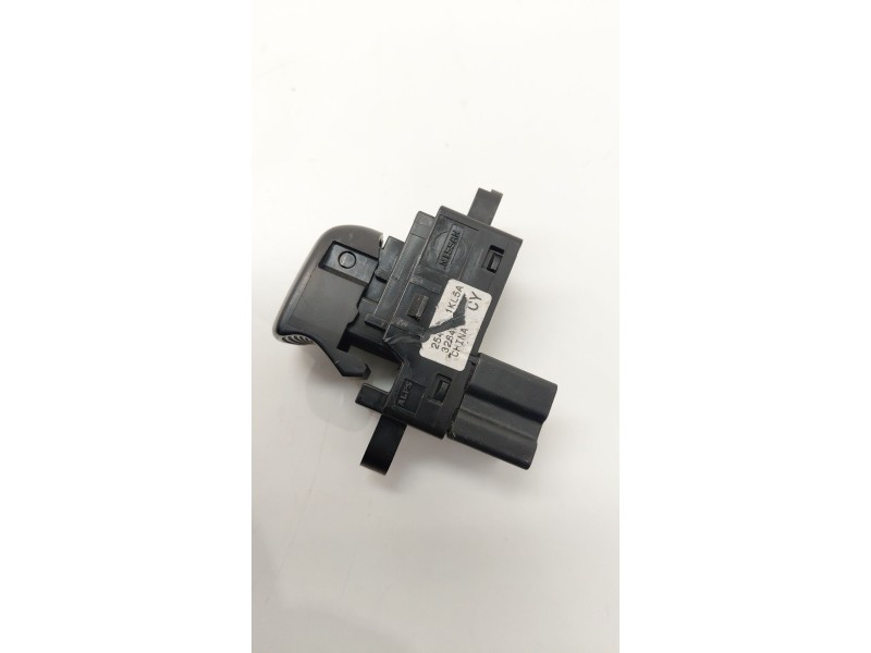 Recambio de mando elevalunas trasero izquierdo para nissan juke (f15) 1.2 dig-t referencia OEM IAM   