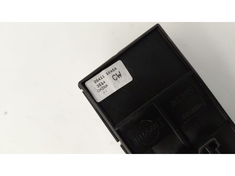 Recambio de mando elevalunas delantero derecho para nissan juke (f15) 1.2 dig-t referencia OEM IAM 254111KA5A  
							