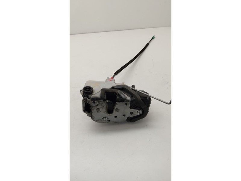 Recambio de cerradura puerta trasera derecha para opel zafira tourer 1.6 cdti dpf ecoflex s&s 136 cv referencia OEM IAM 13579566
