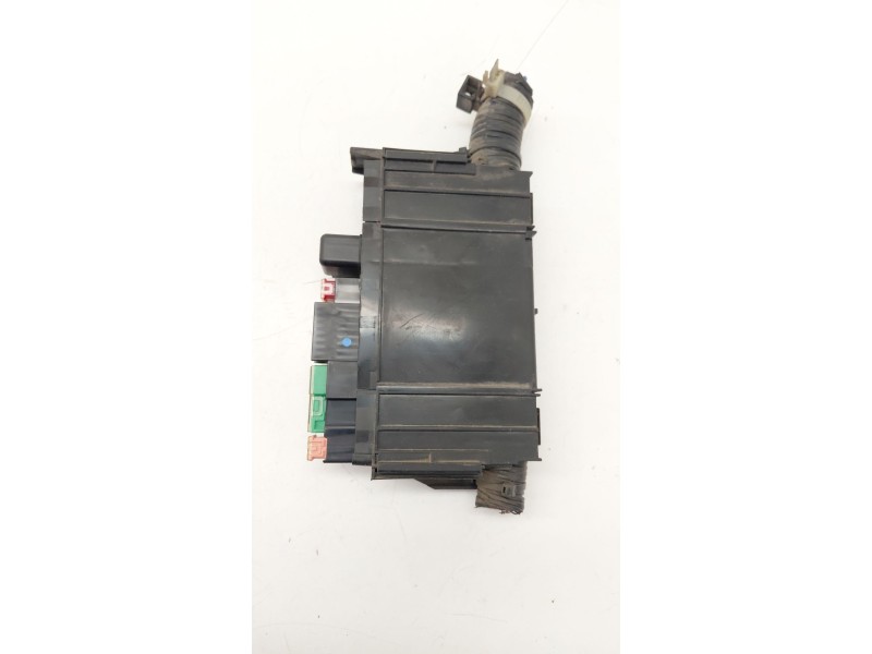 Recambio de caja reles / fusibles para nissan juke (f15) 1.2 dig-t referencia OEM IAM 7154722330  
							