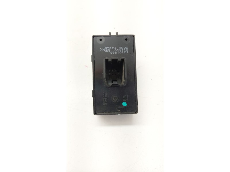 Recambio de mando elevalunas trasero derecho para opel zafira tourer 1.6 cdti dpf ecoflex s&s 136 cv referencia OEM IAM 13301888
							