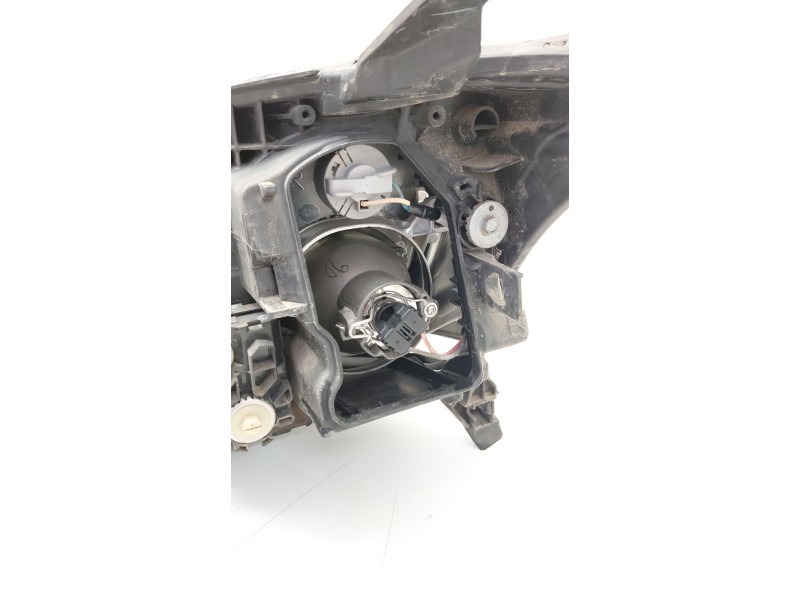 Recambio de faro derecho para toyota avensis sedán (_t25_) 1.8 (zzt251_) referencia OEM IAM   
							