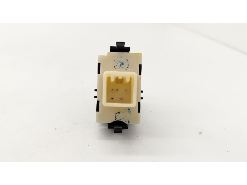 Recambio de mando elevalunas trasero derecho para toyota avensis sedán (_t25_) 1.8 (zzt251_) referencia OEM IAM 8481005050  