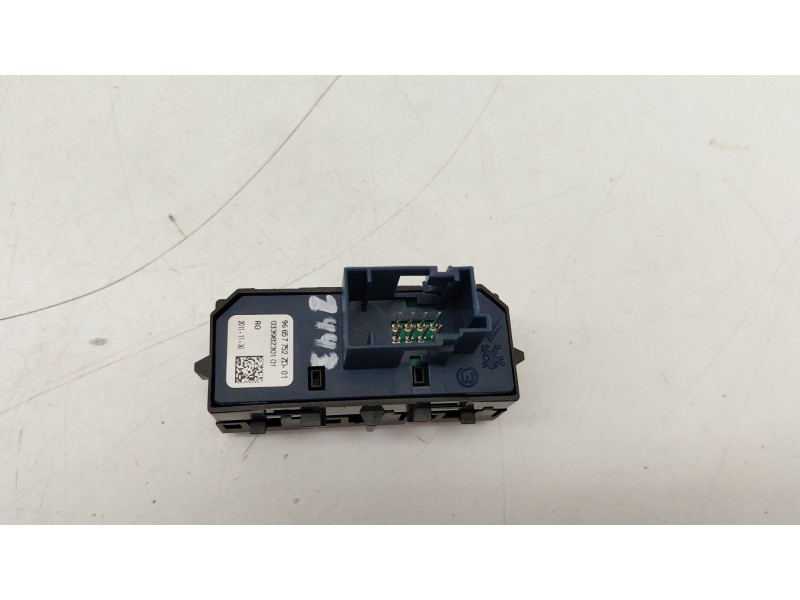 Recambio de mando multifuncion para peugeot 508 i (8d_) 1.6 hdi referencia OEM IAM 96657752ZD  
							